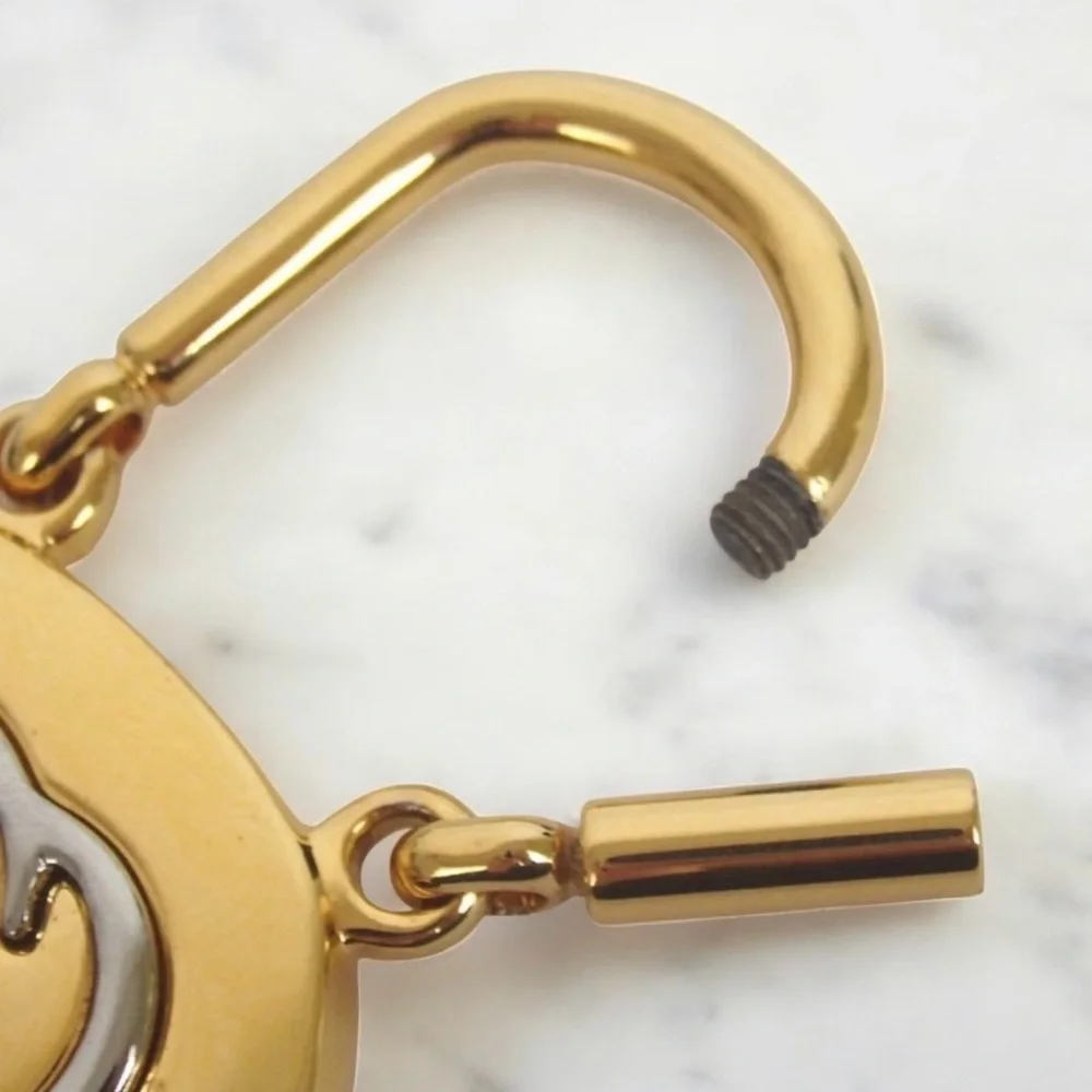 GUCCI Interlocking GG Keyring/Bag Charm with Box ๐คฉ - Picture 8 of 11